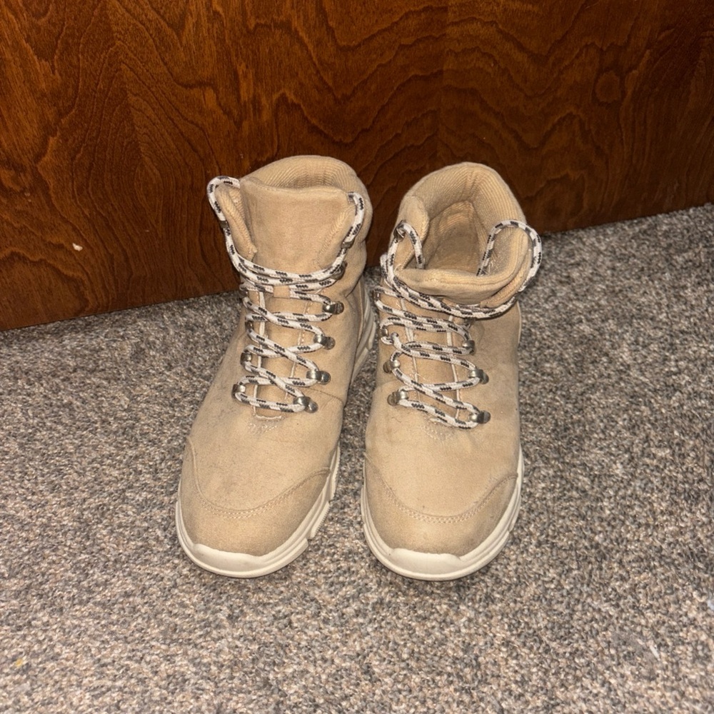SO Brand Tan Ankle Boots Women’s Size 8. Gently Used